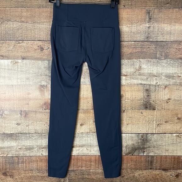 Athleta Metro High Waisted Leggings Side Pockets Back Pockets Gray Size Small - Picture 4 of 9